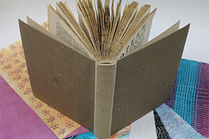 TEC in collaboration with Paola Fagnola presents the a course concerning decorative papermaking and bookbinding